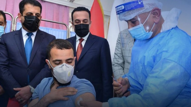 أول شخص يتلقى لقاح كورونا في اقليم كوردستان